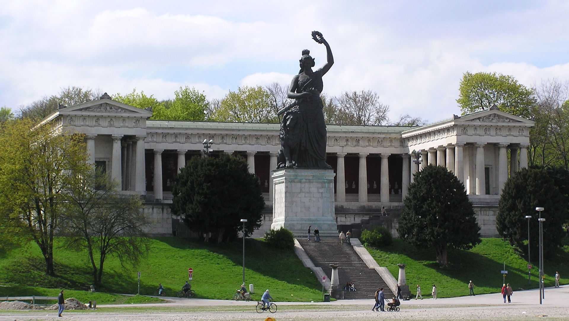 мюнхен статуя бавария